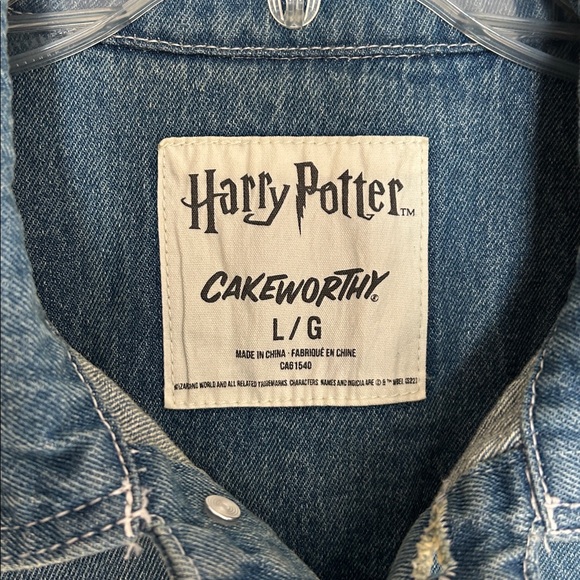 NWOT Harry Potter Hogwarts Embroidered Denim Jacket by Cakeworthy - L - Picture 12 of 14